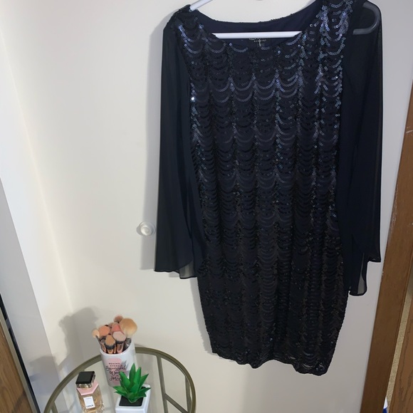 Dress - Picture 1 of 2